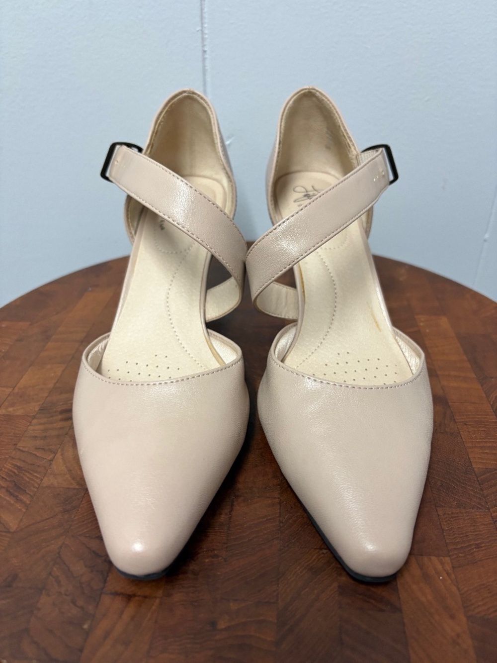 LifeStride Suki Asymmetric Strap Pumps Women's Size 8
